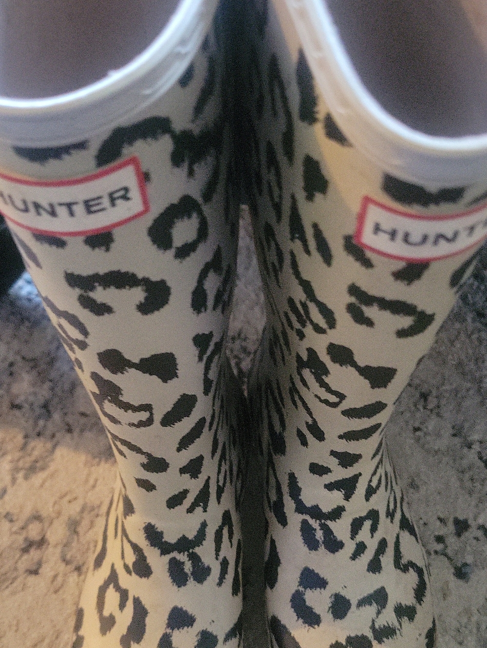 Hunter Leopard-Print Tall Rain Boots in Cream and Black. Girls Size 3 - Picture 2 of 7